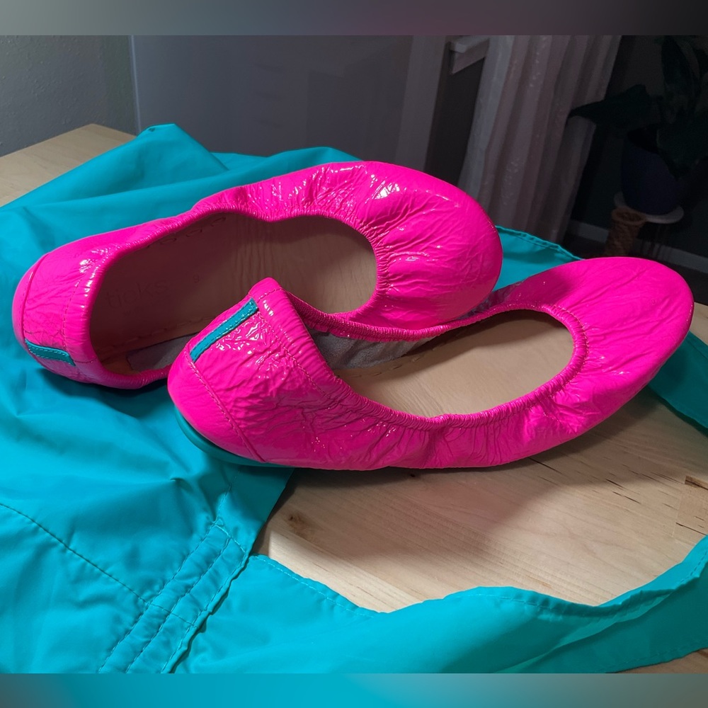 Tieks Pop Pink Neon size 9